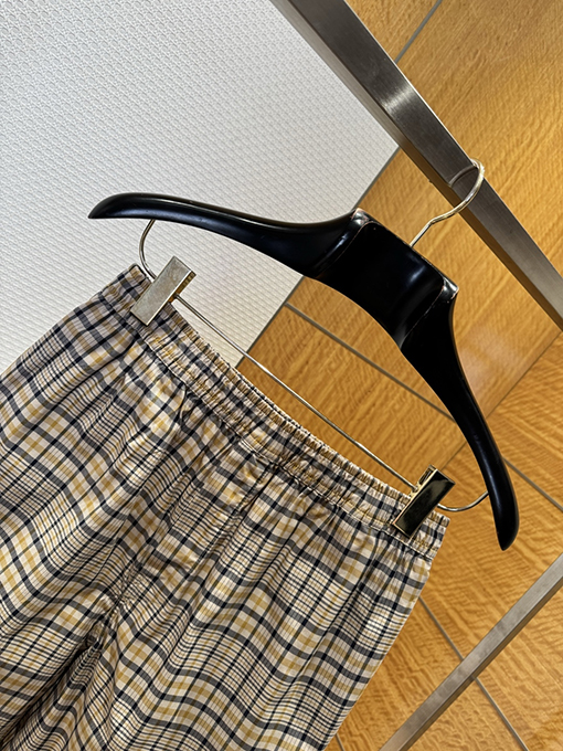 ディオール チェック柄のロゴ刺繍入りショートパンツ