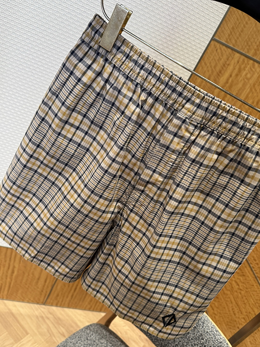 ディオール チェック柄のロゴ刺繍入りショートパンツ