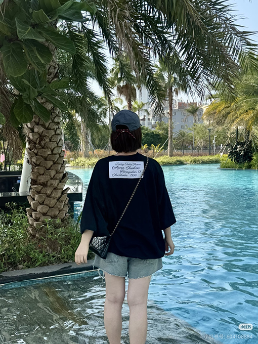 アクネストゥディオズコピー レディースプリーツの花のつぼみのシルエットシンプルなレタープリントドロップショルダーの七分袖シャツ