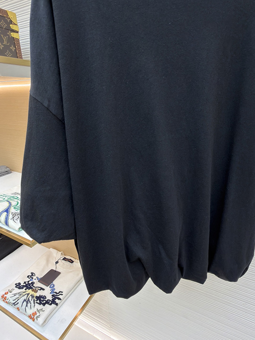 アクネストゥディオズコピー レディースプリーツの花のつぼみのシルエットシンプルなレタープリントドロップショルダーの七分袖シャツ