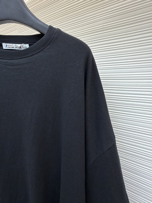 アクネストゥディオズコピー レディースプリーツの花のつぼみのシルエットシンプルなレタープリントドロップショルダーの七分袖シャツ