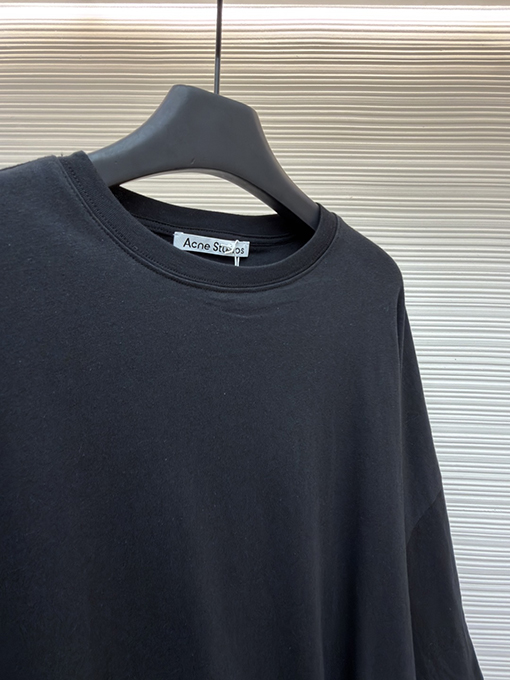 アクネストゥディオズコピー レディースプリーツの花のつぼみのシルエットシンプルなレタープリントドロップショルダーの七分袖シャツ