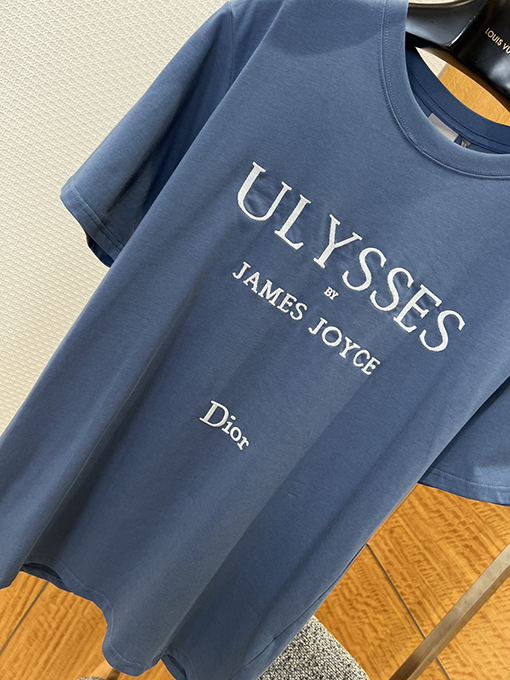 ディオール ULYSSES BY JAMES JOYCE DIOR 刺繍ロゴ入りのアーティスティックな半袖Tシャツ