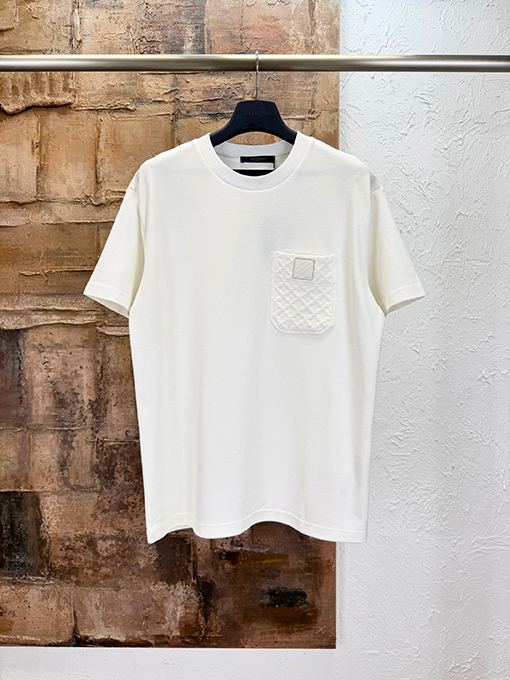 ルイヴィトンスーパーコピー レザーロゴ入りキルティングポケット付き半袖Tシャツ