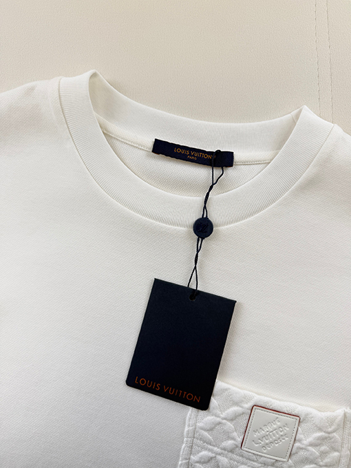 ルイヴィトンスーパーコピー レザーロゴ入りキルティングポケット付き半袖Tシャツ
