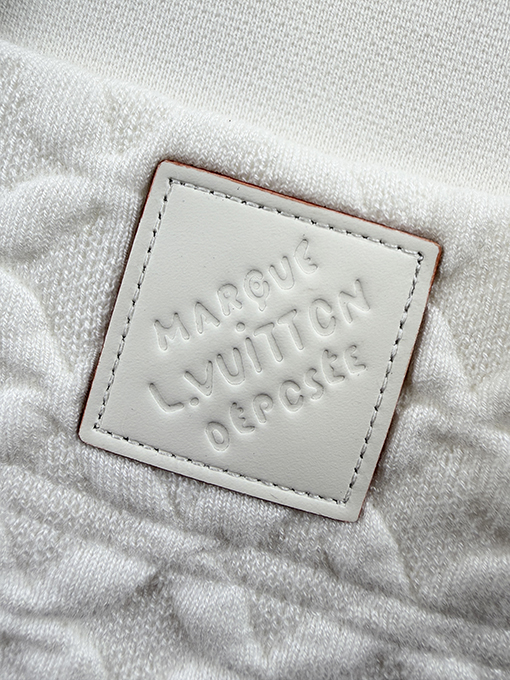 ルイヴィトンスーパーコピー レザーロゴ入りキルティングポケット付き半袖Tシャツ