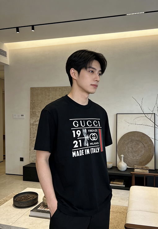 グッチ GUCCI レトロなトンボのロゴ刺繍入り半袖Tシャツ