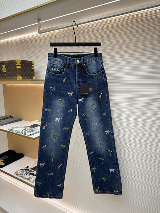 ルイヴィトン 動物と植物の刺繍が全面に施されたジーンズ