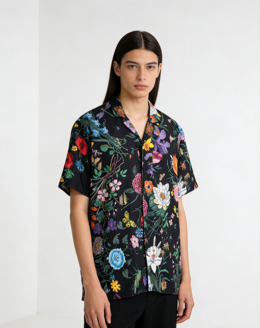 グッチ 花柄と昆虫柄の半袖シャツ