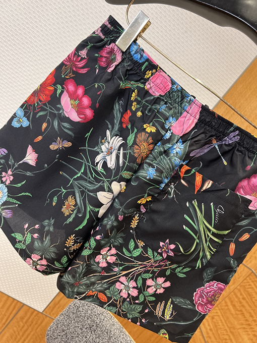 グッチスーパーコピー 花柄と昆虫柄のドローストリングショーツ