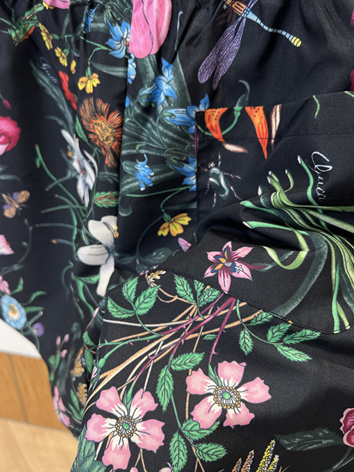 グッチスーパーコピー 花柄と昆虫柄のドローストリングショーツ