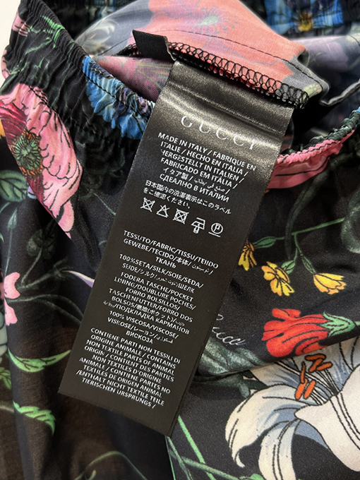 グッチスーパーコピー 花柄と昆虫柄のドローストリングショーツ