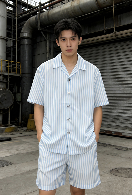 ルイヴィトン ストライプ柄の半袖シャツとショートパンツのセット