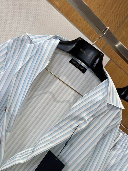 ルイヴィトン ストライプ柄の半袖シャツとショートパンツのセット