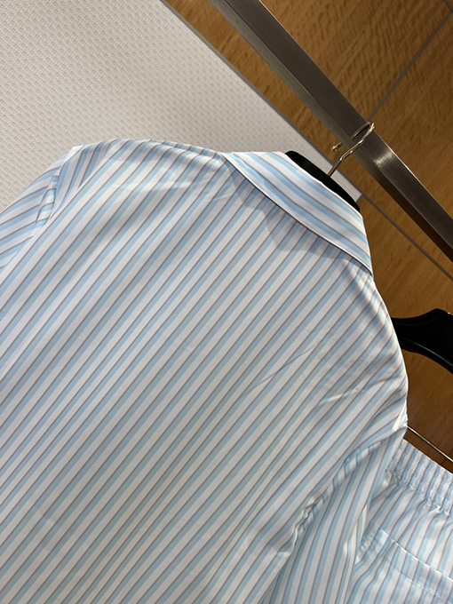 ルイヴィトン ストライプ柄の半袖シャツとショートパンツのセット