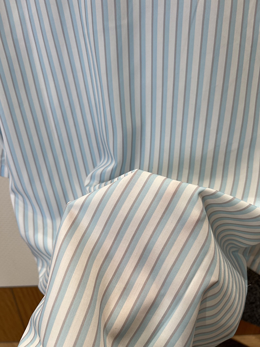 ルイヴィトン ストライプ柄の半袖シャツとショートパンツのセット