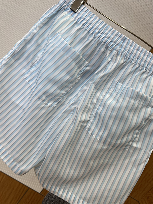 ルイヴィトン ストライプ柄の半袖シャツとショートパンツのセット