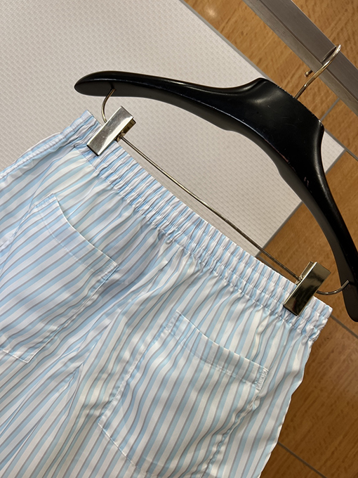 ルイヴィトン ストライプ柄の半袖シャツとショートパンツのセット