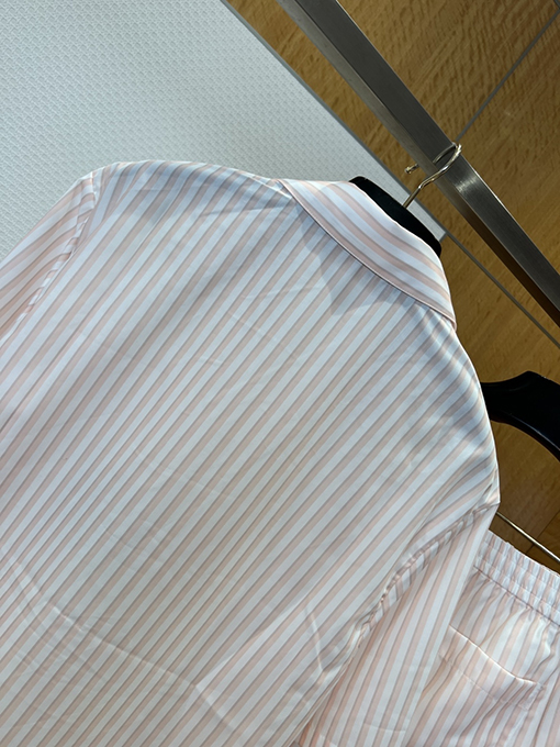 ルイヴィトン ストライプ柄の半袖シャツとショートパンツのセット