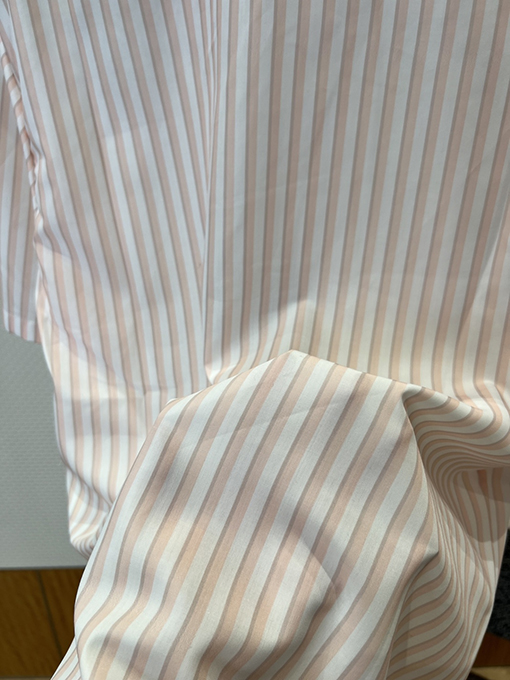 ルイヴィトン ストライプ柄の半袖シャツとショートパンツのセット