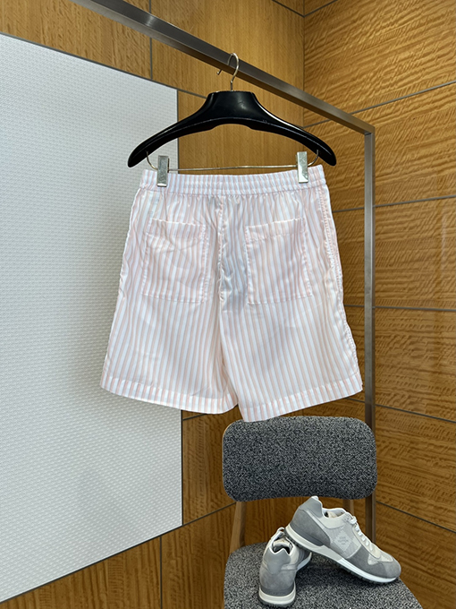 ルイヴィトン ストライプ柄の半袖シャツとショートパンツのセット