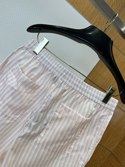 ルイヴィトン ストライプ柄の半袖シャツとショートパンツのセット