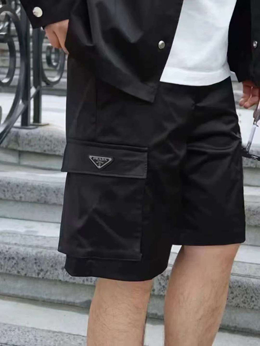 プラダスーパーコピー ナイロン製カーゴショーツ