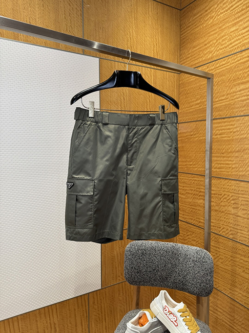 プラダスーパーコピー ナイロン製カーゴショーツ