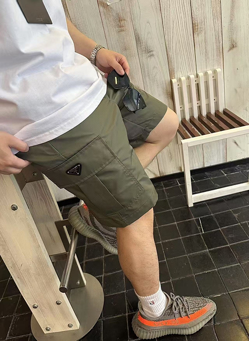 プラダスーパーコピー ナイロン製カーゴショーツ