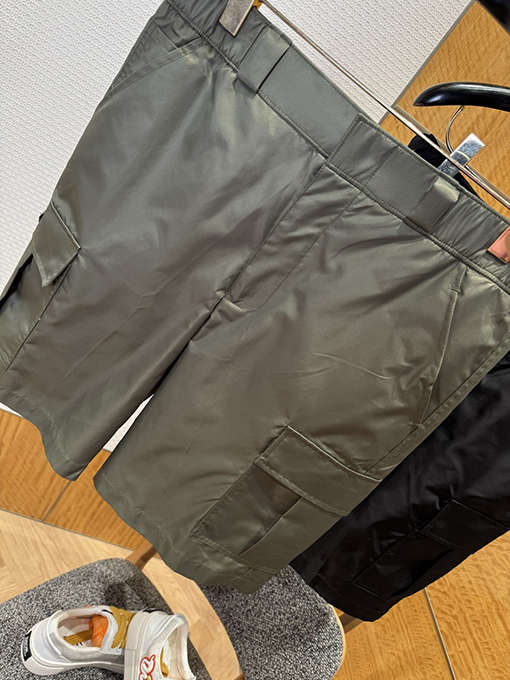 プラダスーパーコピー ナイロン製カーゴショーツ