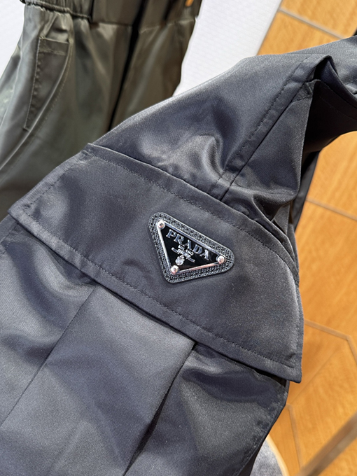 プラダスーパーコピー ナイロン製カーゴショーツ