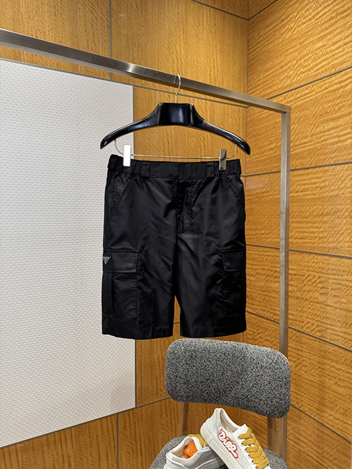 プラダスーパーコピー ナイロン製カーゴショーツ