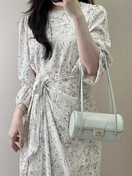 シャネル レディース押しをしたグレインカーフスキンバッグ