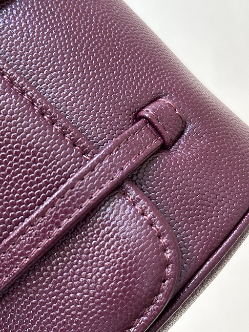 シャネル レディース押しをしたグレインカーフスキンバッグ