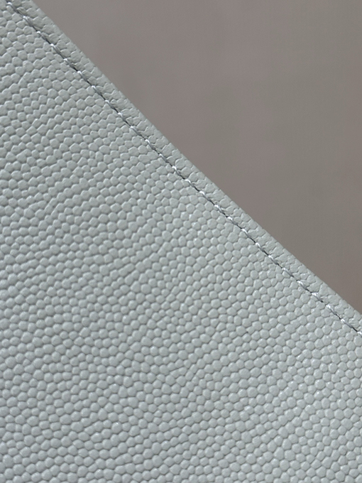 シャネル レディース押しをしたグレインカーフスキンバッグ