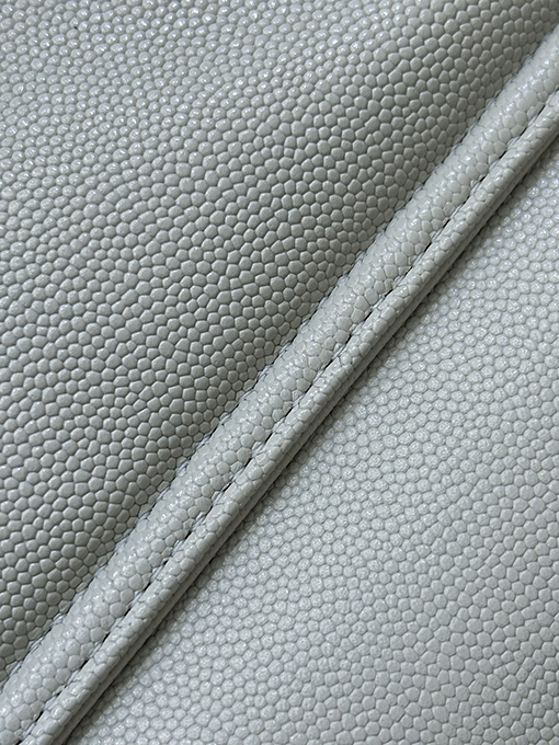 シャネル レディース押しをしたグレインカーフスキンバッグ