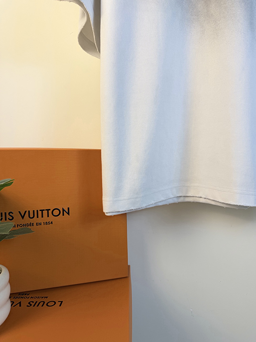 クロムハーツスーパーコピー アシッドウォッシュダメージレーザーアップリケ刺繍をした半袖Tシャツ