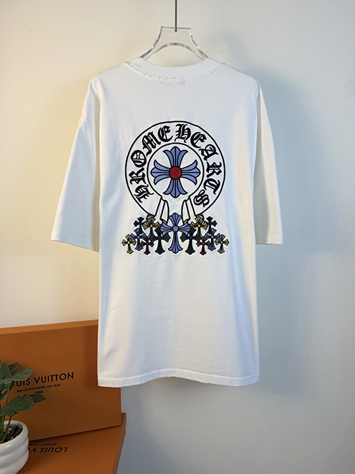 クロムハーツ 前面と背面に万ステッチのベルリンドアップリケ刺繍をした半袖Tシャツ