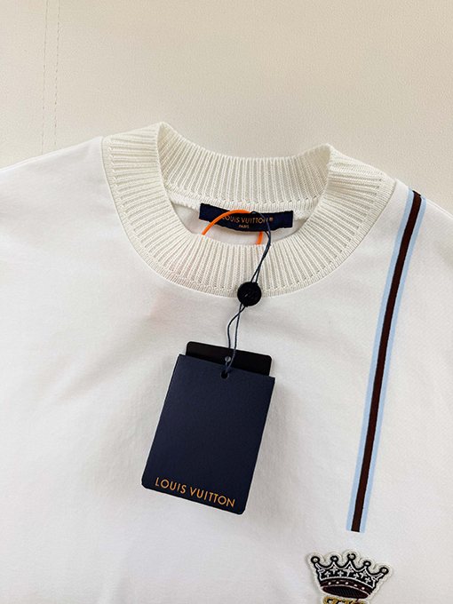 ルイヴィトン クラウンロゴ入りニットネックラインの半袖Tシャツ