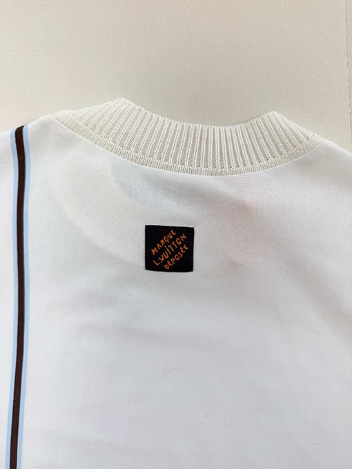 ルイヴィトン クラウンロゴ入りニットネックラインの半袖Tシャツ