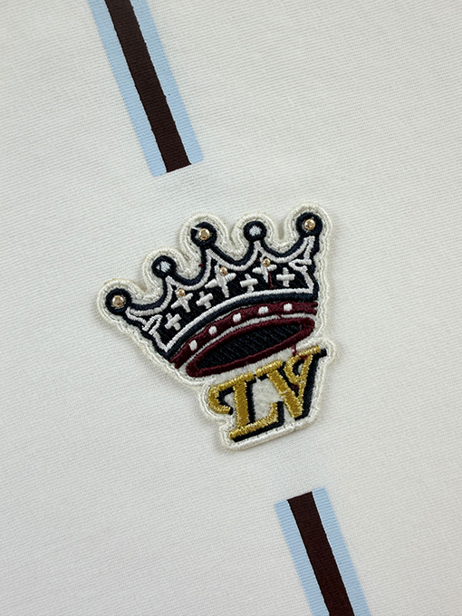 ルイヴィトン クラウンロゴ入りニットネックラインの半袖Tシャツ