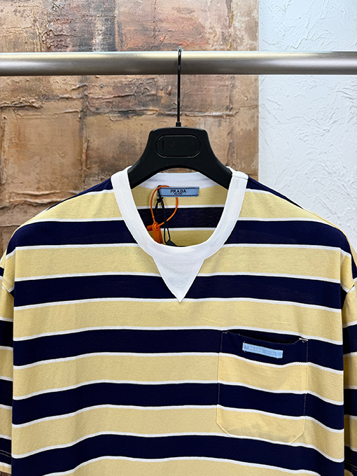 プラダブランドコピー ストライプ柄ポケット付き半袖Tシャツ