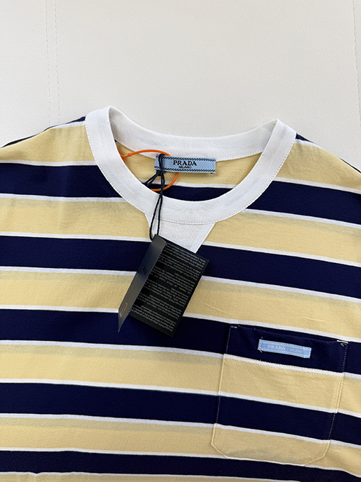プラダブランドコピー ストライプ柄ポケット付き半袖Tシャツ