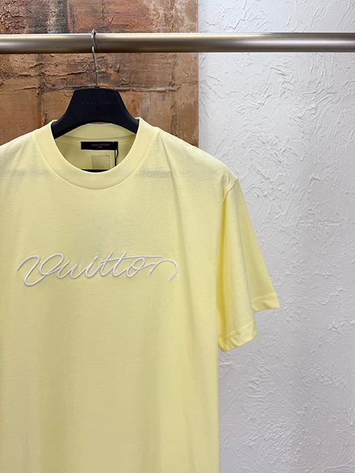ルイヴィトン アーティスティックなロゴ刺繍入り半袖Tシャツ
