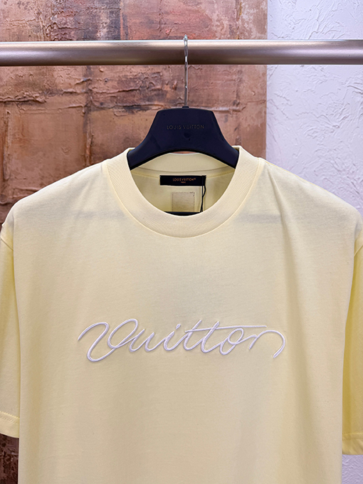 ルイヴィトン アーティスティックなロゴ刺繍入り半袖Tシャツ