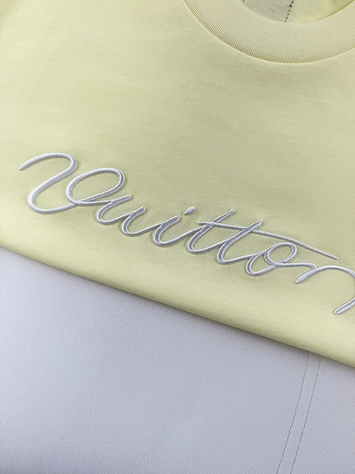 ルイヴィトン アーティスティックなロゴ刺繍入り半袖Tシャツ