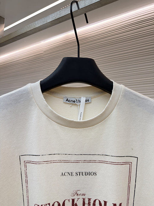 アクネストゥディオズスーパーコピー Acne Studios 1996 レースのディテールとレターパターンがあしらわれた、ツーピース長袖シャツ