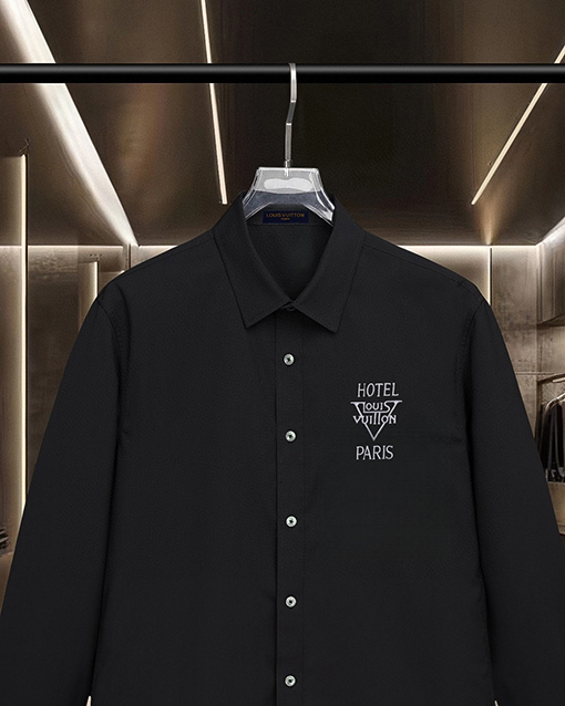 ルイヴィトン LOUIS VUITTON 胸に刺繍ロゴが入った長袖シャツ