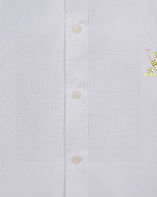 ルイヴィトンブランドコピー LV 胸に刺繍ロゴが入ったクラシックなスタイルの長袖シャツ