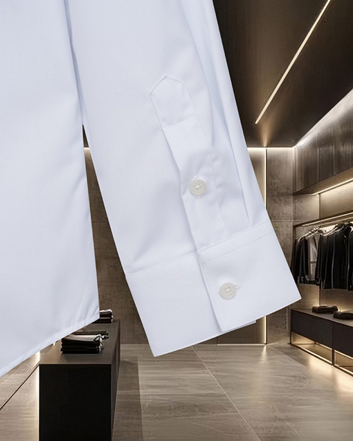 ルイヴィトンブランドコピー LV 胸に刺繍ロゴが入ったクラシックなスタイルの長袖シャツ